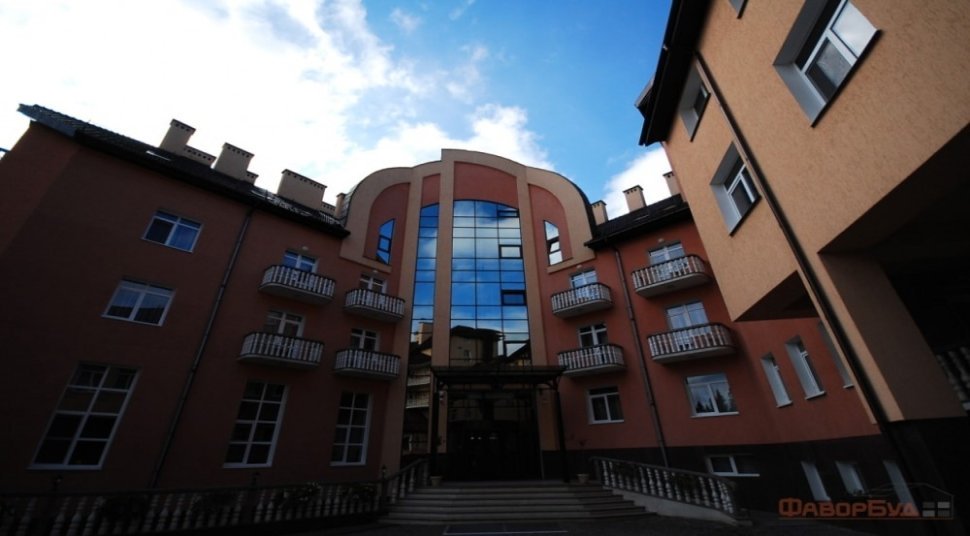 Готельний комплекс “Три сини та донька”