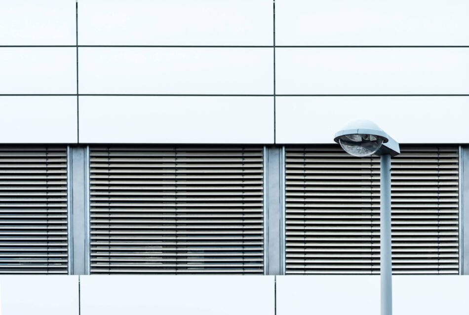 Огляд найпопулярніших облицювальних матеріалів вентильованих фасадів
