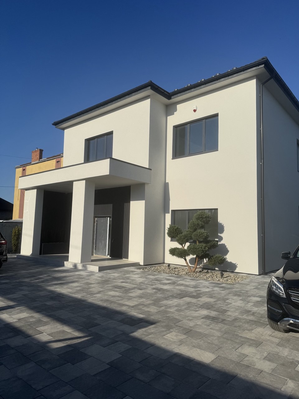 Приватний будинок у с. Зимна вода