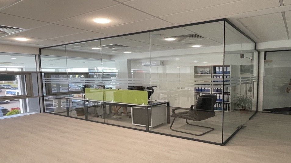 Glass partitions for a business center